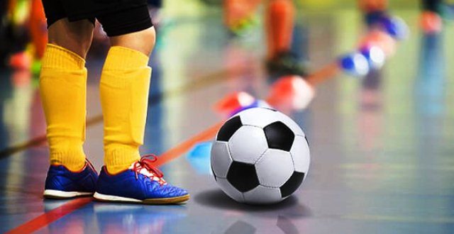 Ketahui 4 Tips Memilih Sepatu Futsal Sesuai Posisi Kaki